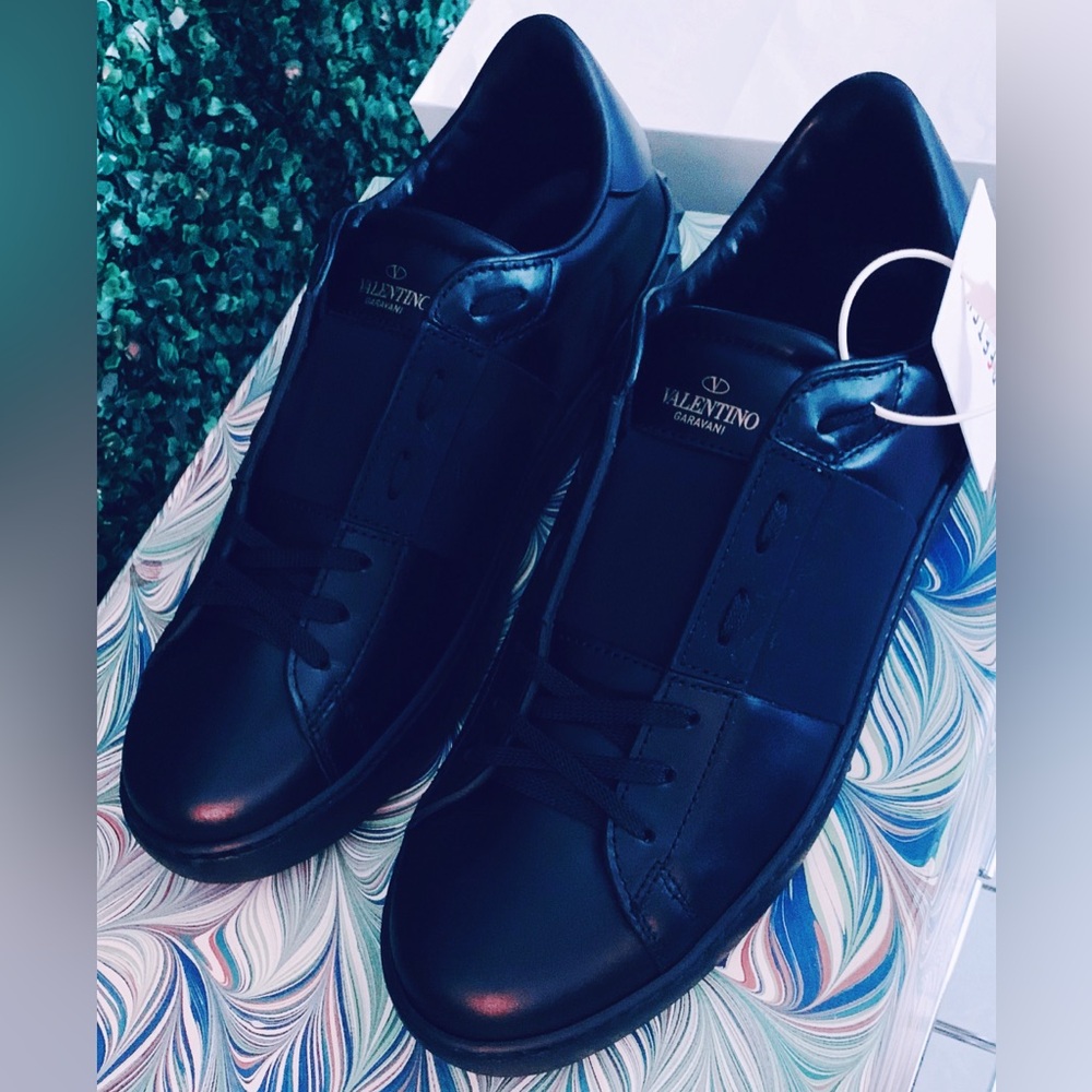 ITEM INFO
Valentino Garavani Rockstud Open Low-top Sneakers, Black/Black EU45